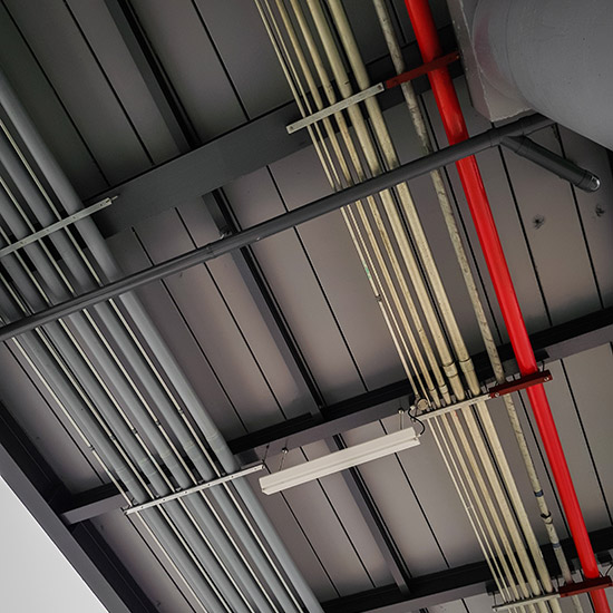 Instalacje elektryczne w halach magazynowych